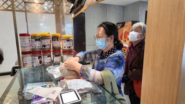 稍早！但芝麻核桃可以吃起来了→pg麻将胡了现在“贴秋膘”？(图2)