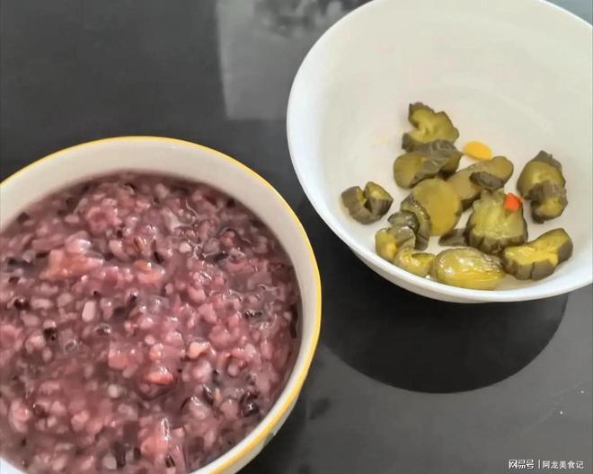 天吃不到10块钱网友：苦谁不能苦自己麻将胡了试玩贵州女子在上海跑外卖一